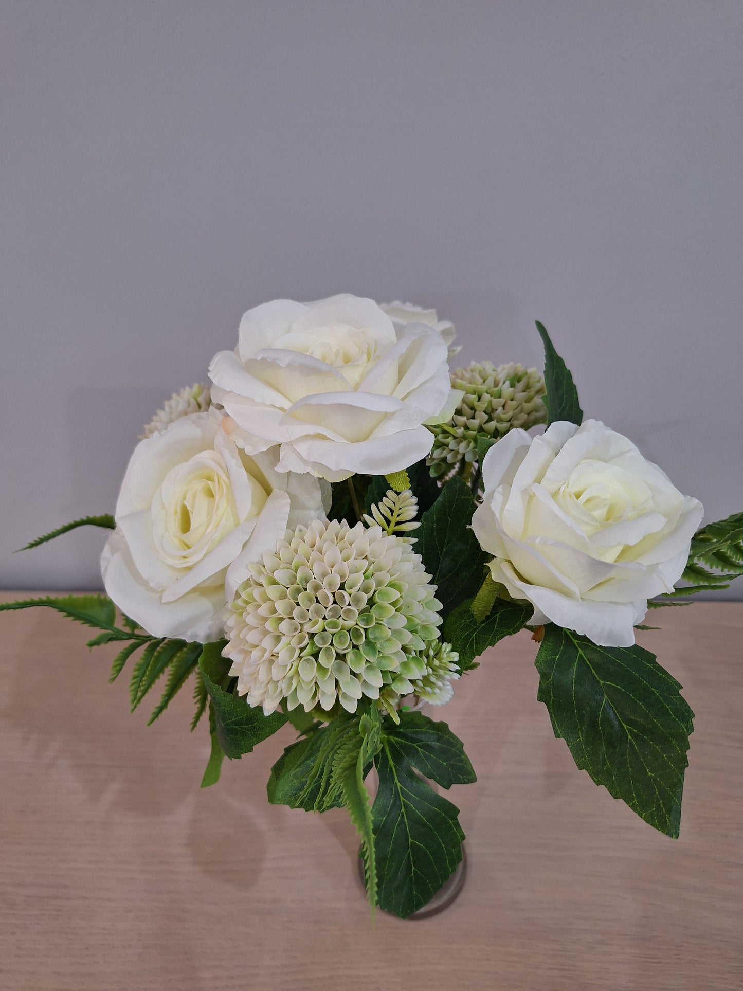 RAMO DE ROSAS Y CRISANTEMOS