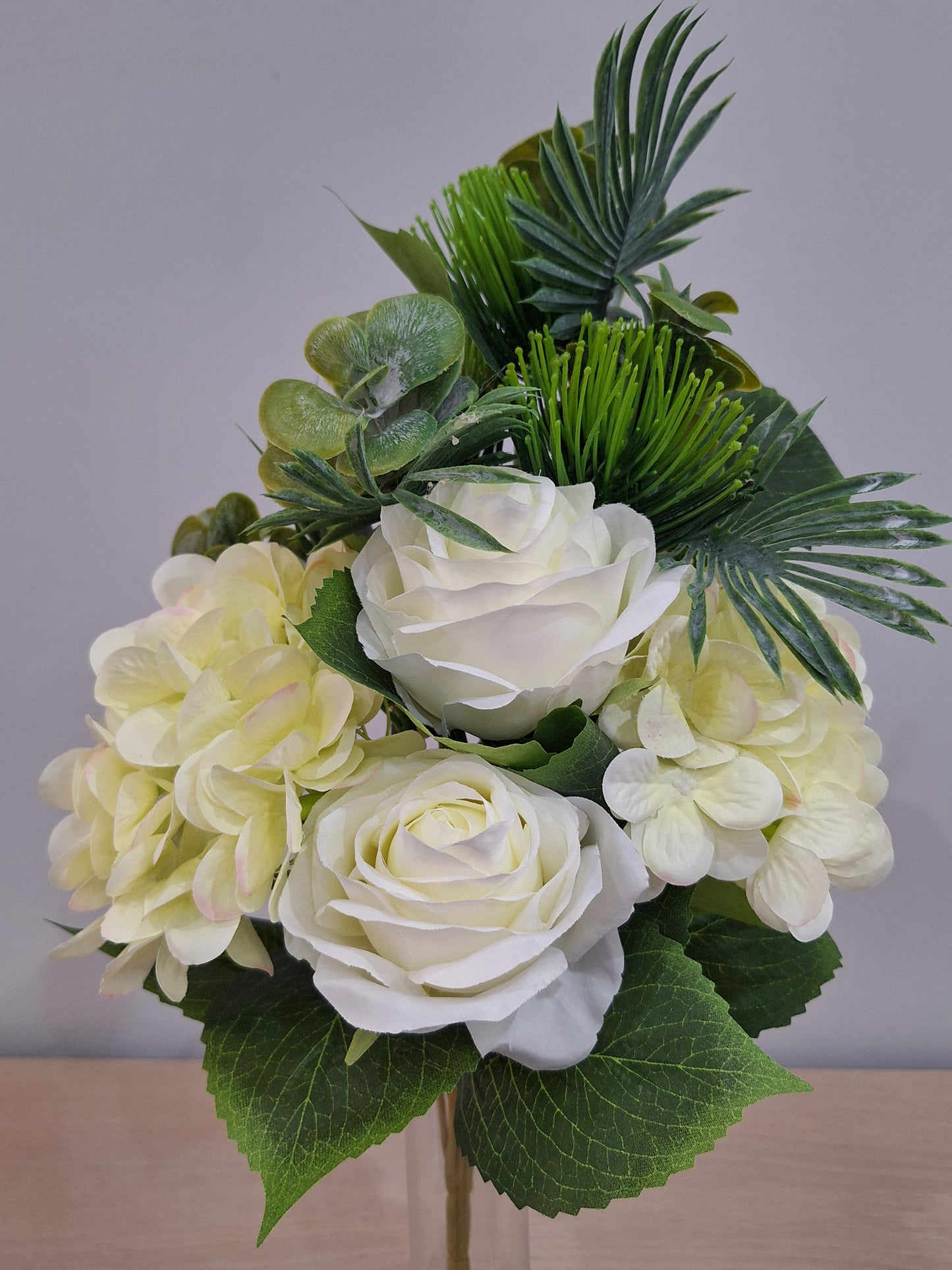 RAMO DE ROSAS Y HORTENSIAS