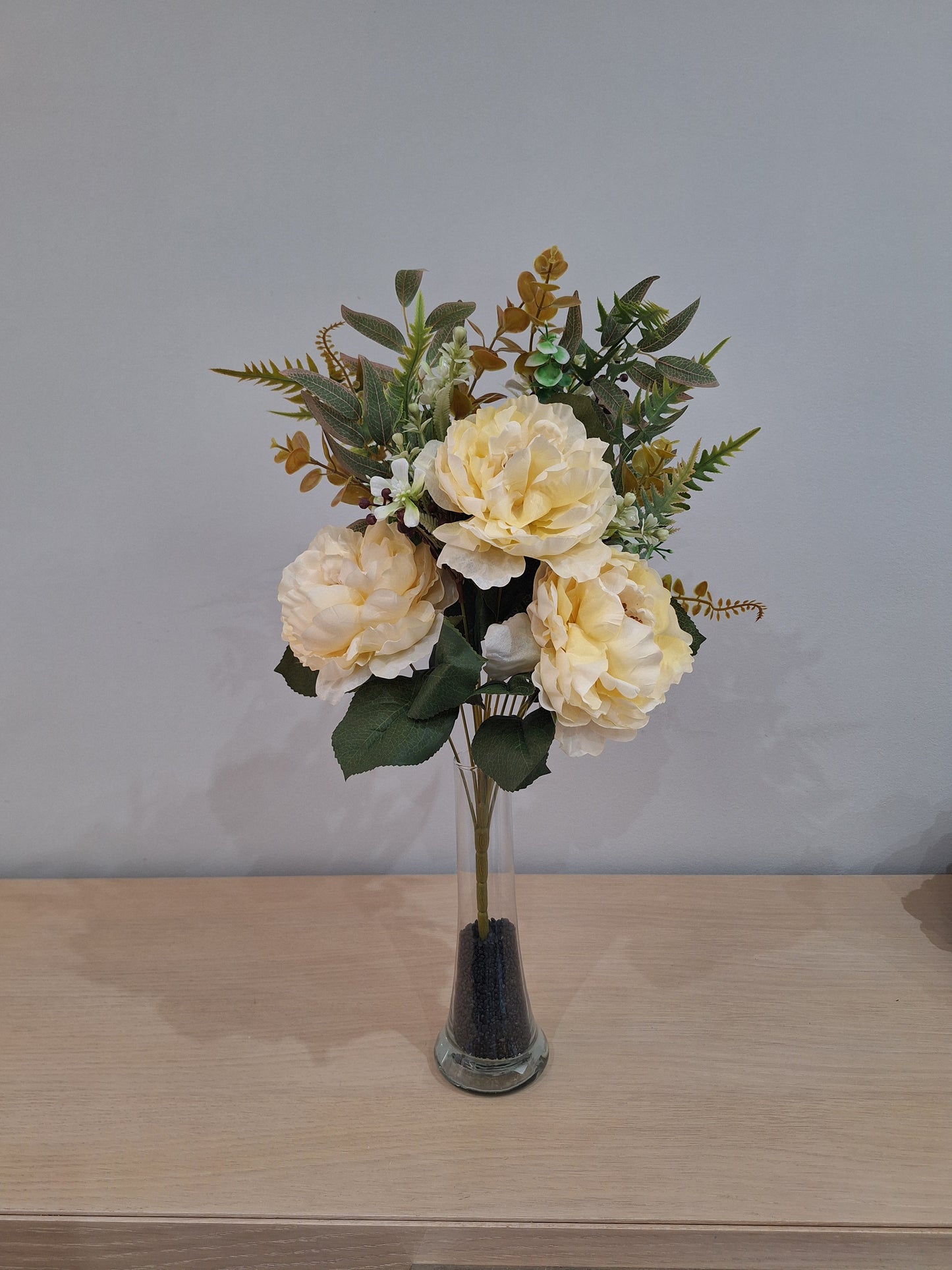 RAMO DE PEONIAS CREMA