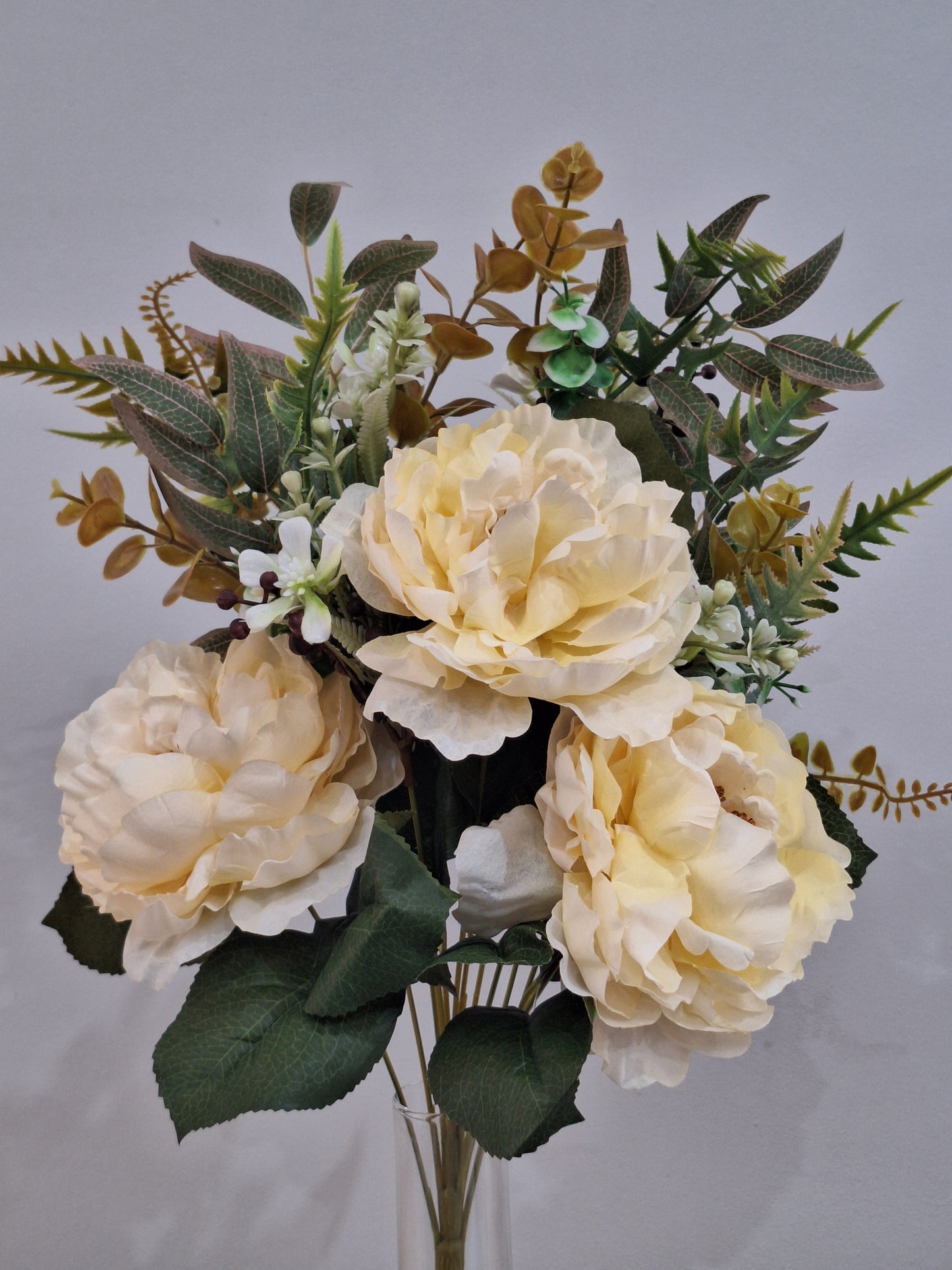 RAMO DE PEONIAS CREMA