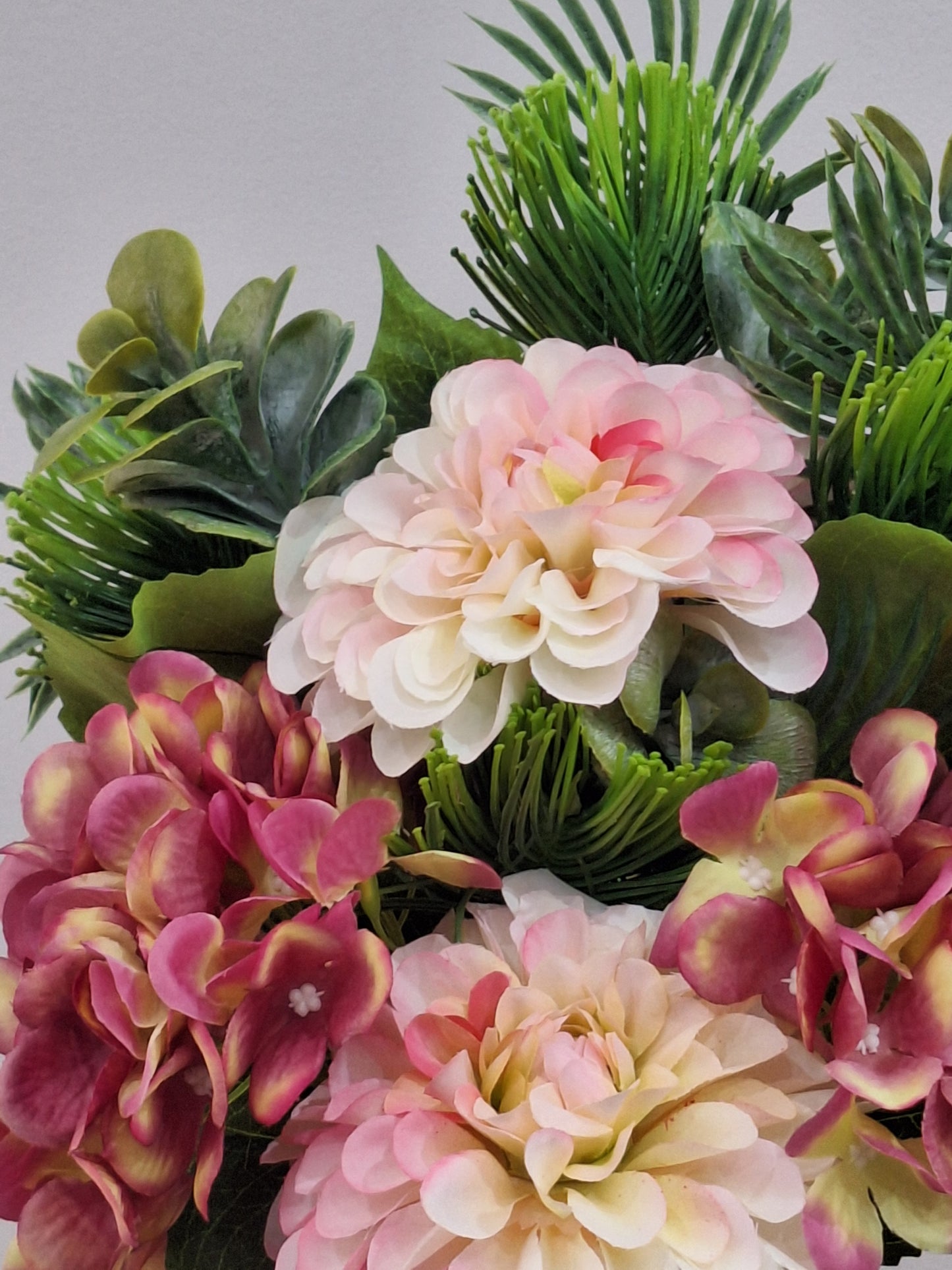 RAMO ZINNIAS Y HORTENSIAS
