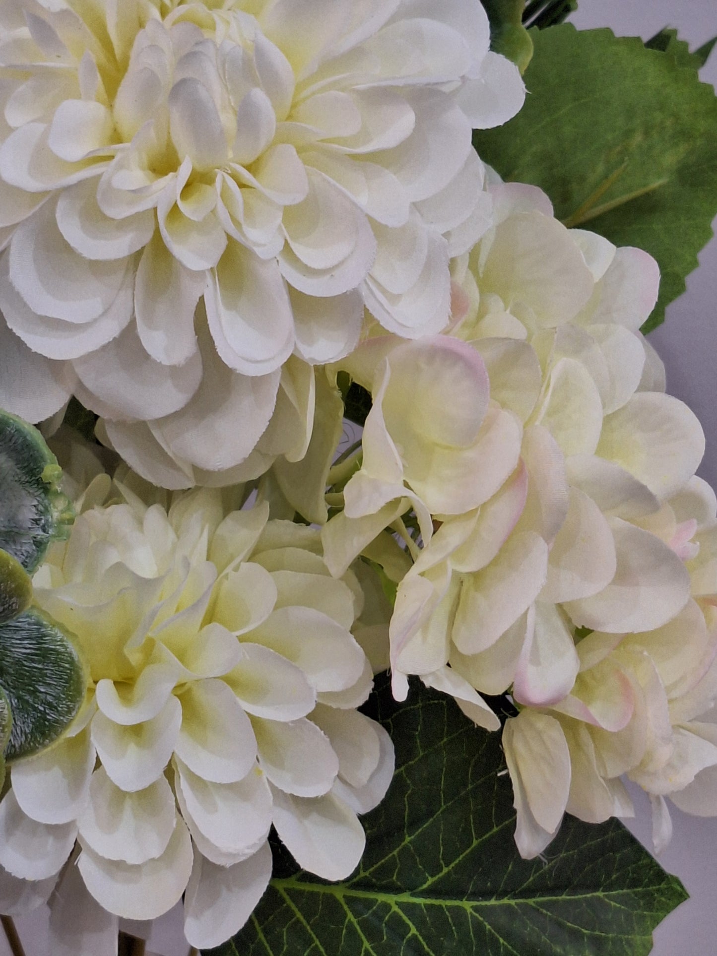 RAMO ZINNIAS Y HORTENSIAS