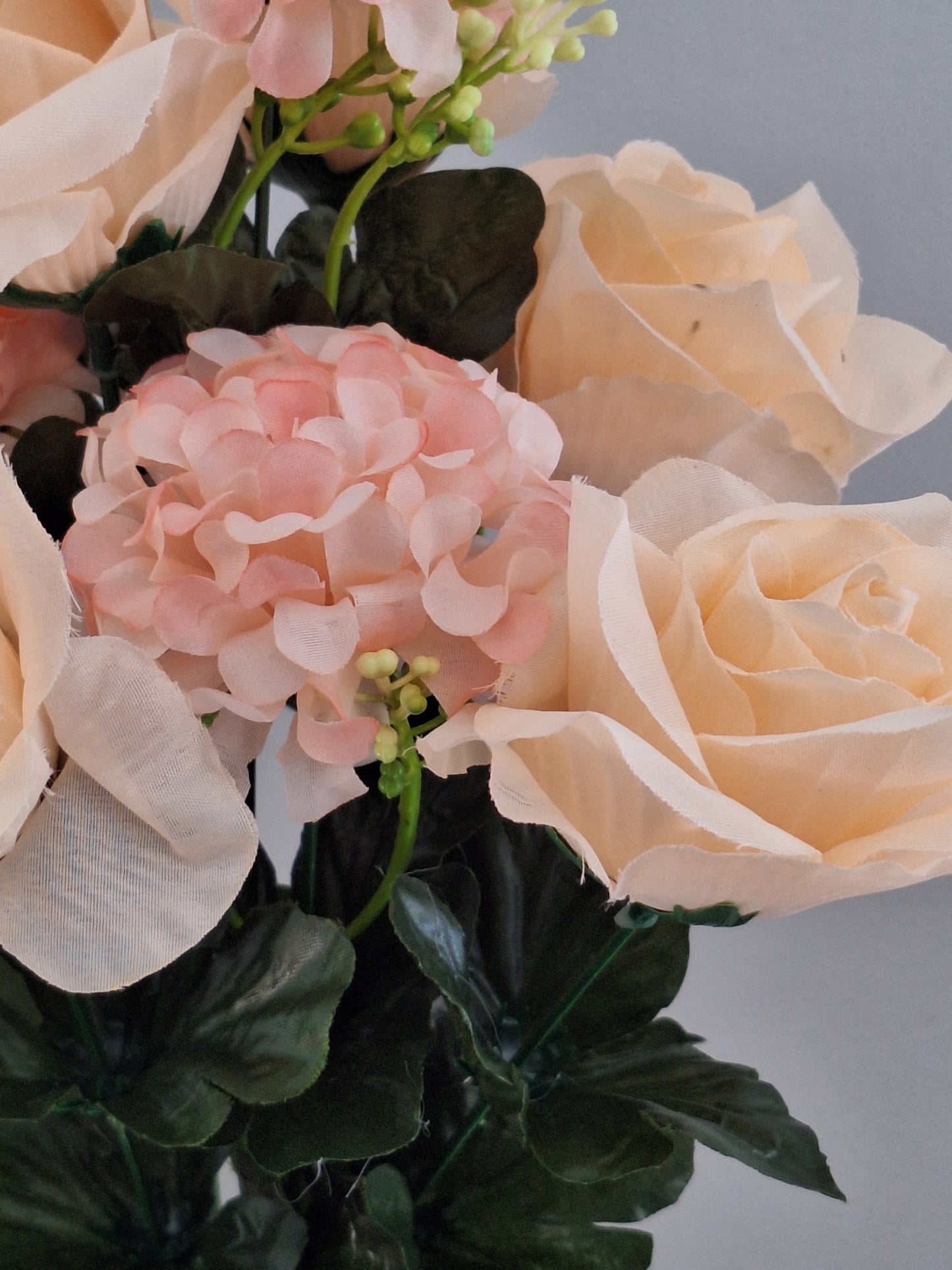 RAMO DE ROSAS Y CRISANTEMOS