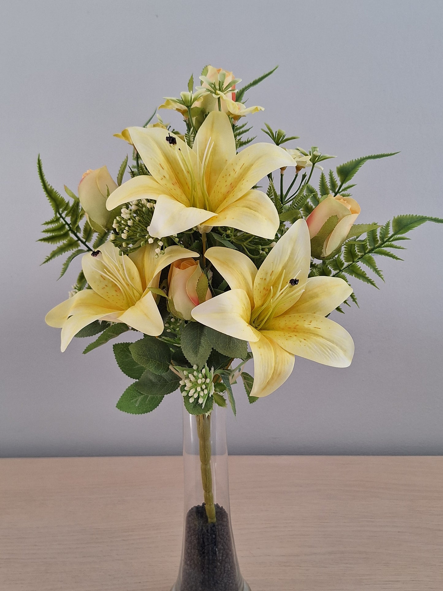 RAMO LILIUMS Y CAPULLOS