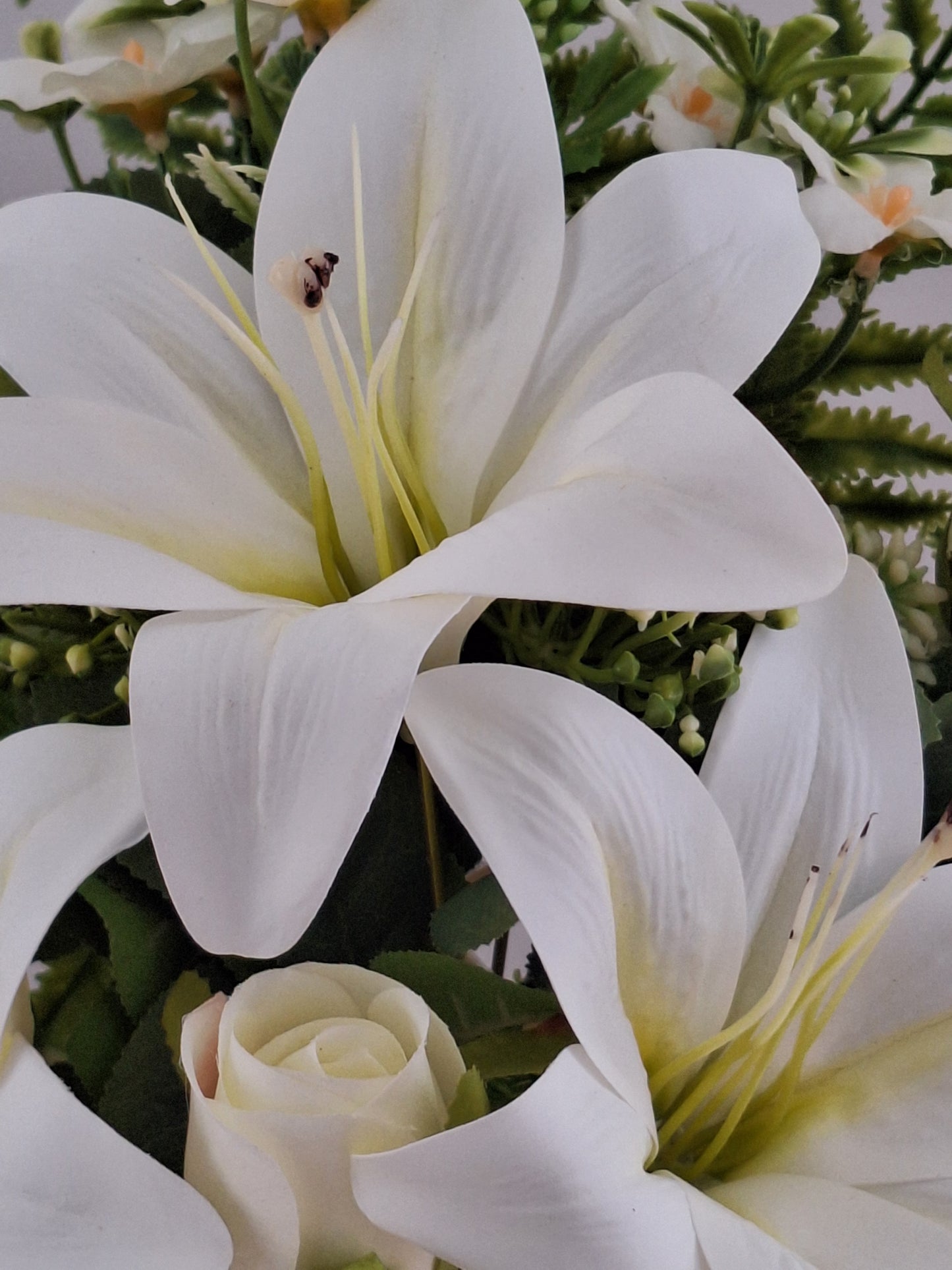 RAMO LILIUMS Y CAPULLOS