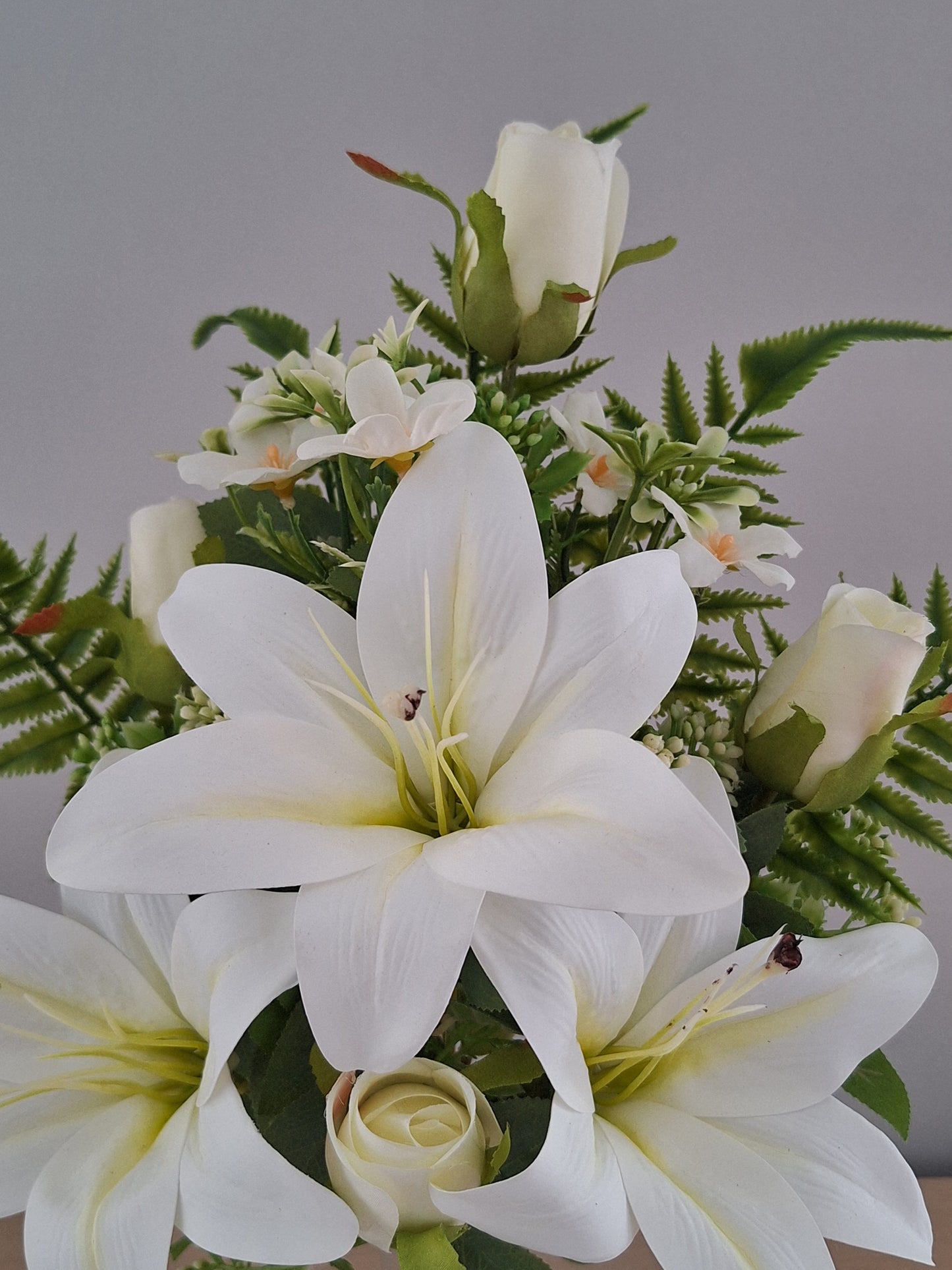 RAMO LILIUMS Y CAPULLOS