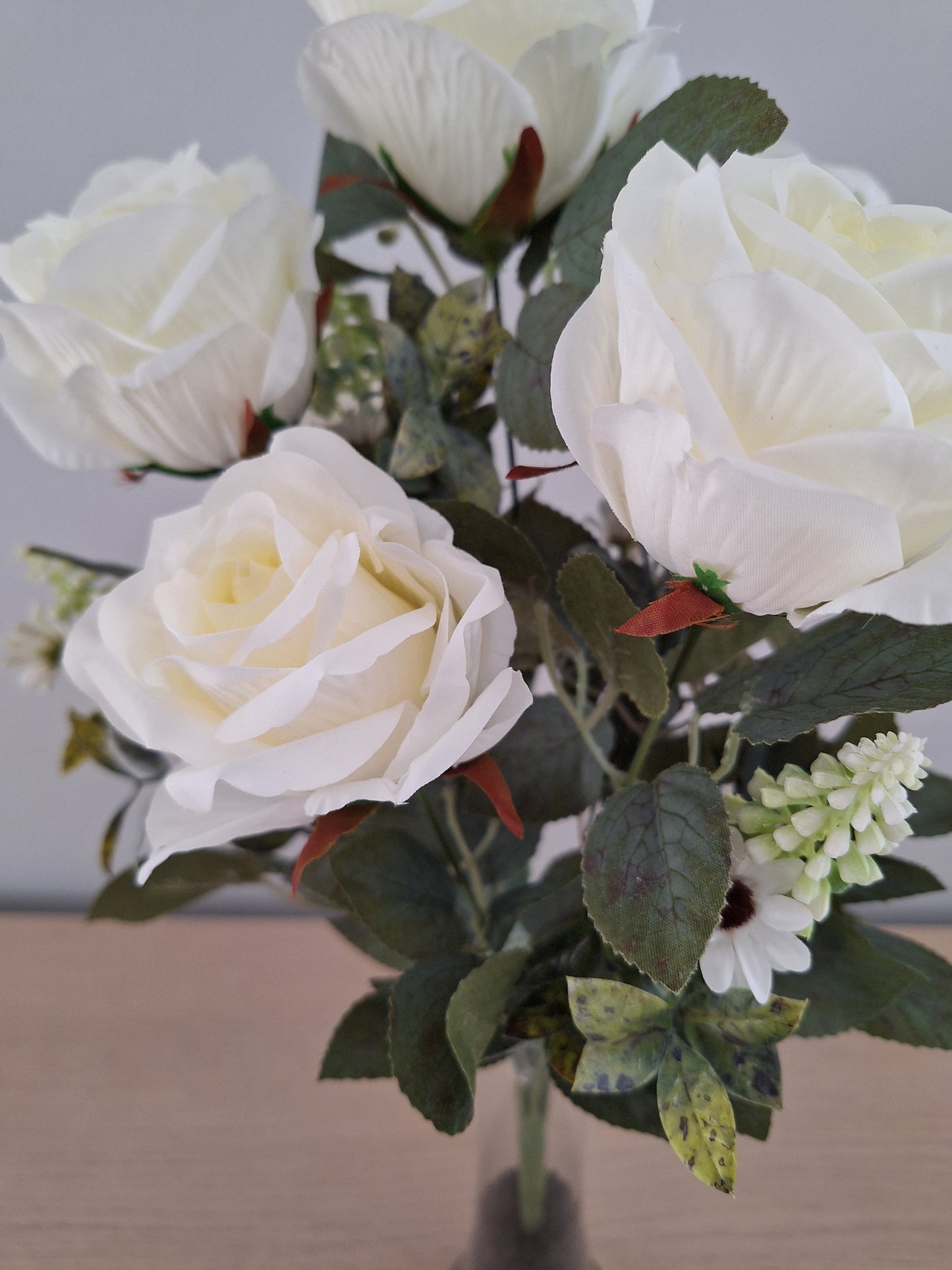RAMO REDONDO DE ROSAS Y ASTILBE